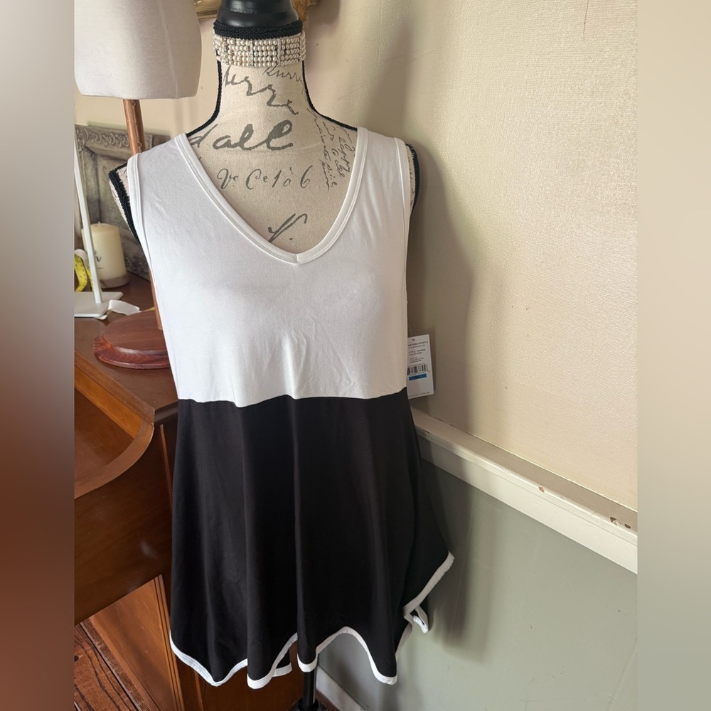 Karen Kane Black and White Sleeveless V Neck Tunic Top NWT 78.00
